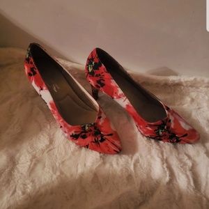 AEROSOLES Red Floral Heels